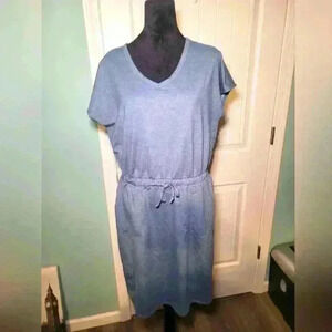32 cool  dress 2 pockets size medium.
